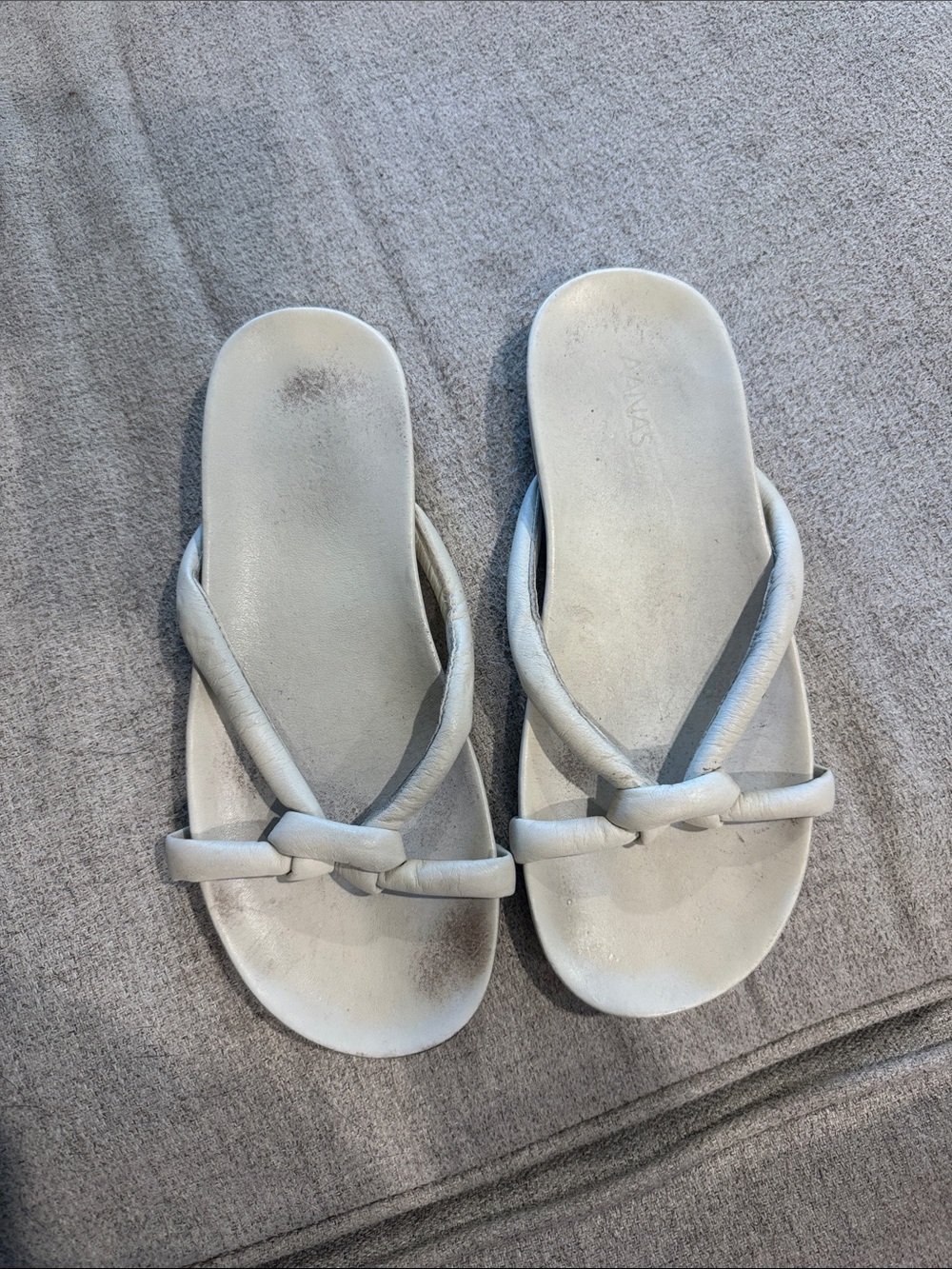 Kaanas White Knot Leather Flip Sandals